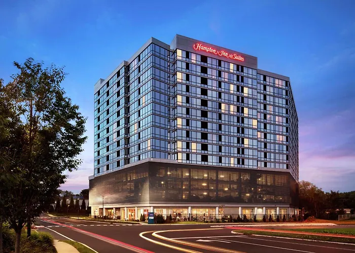 Hampton Inn & Suites Teaneck/Glenpointe
