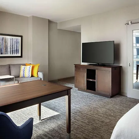Hampton Inn & Suites Teaneck/Glenpointe Exterior foto