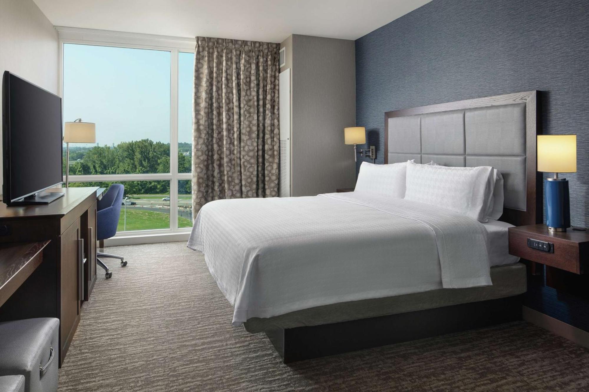 Hampton & Teaneck/glenpointe Hotel
